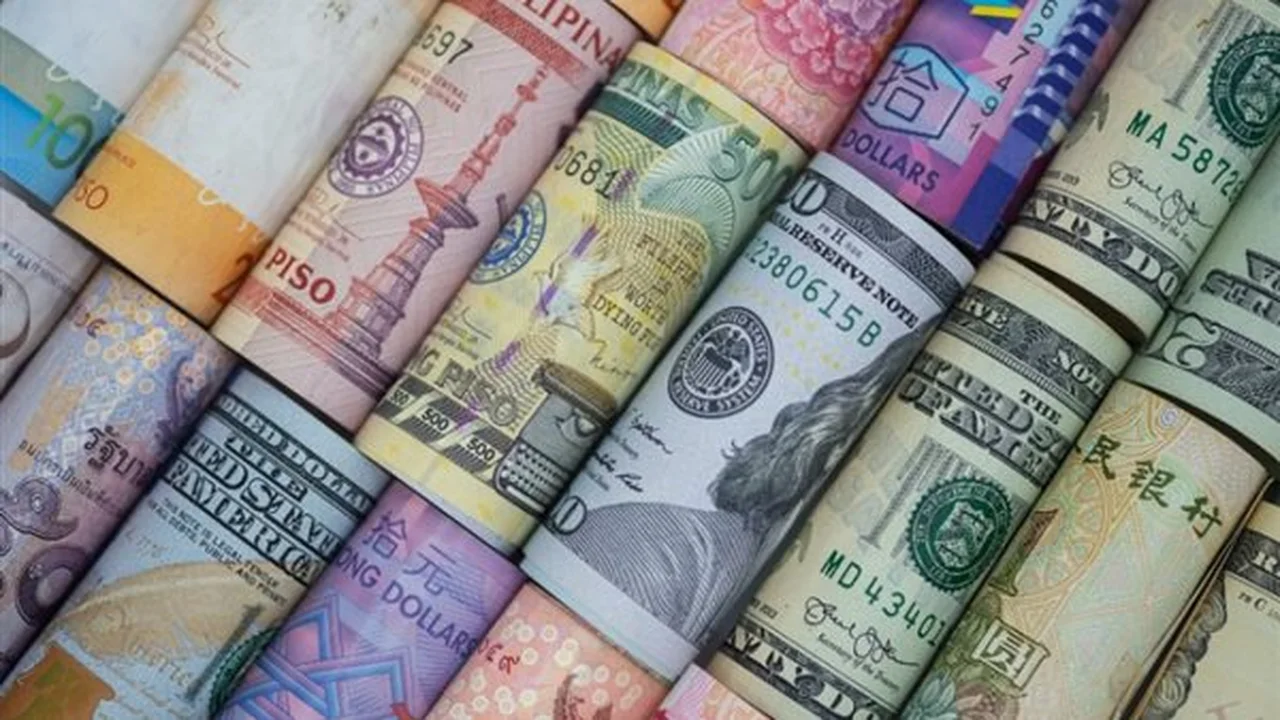 تحركات جديدة في أسعار العملات العربية والأجنبية بمستهل تعاملات اليوم الإثنين